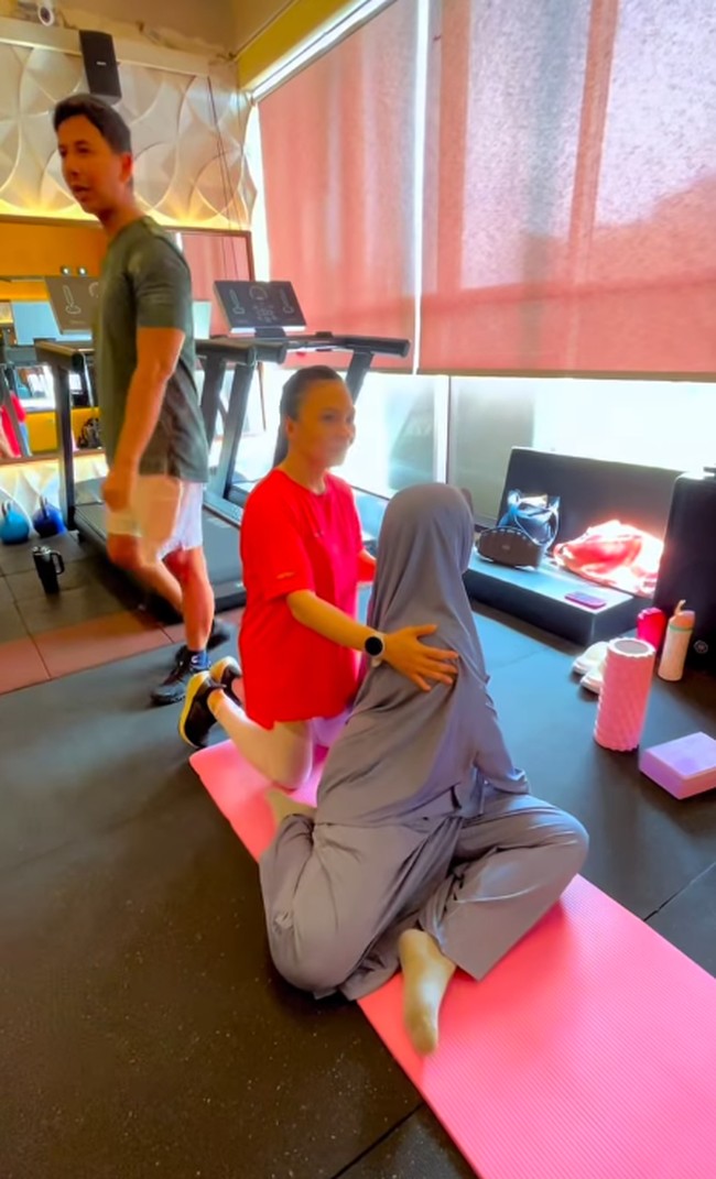 Gaya Fairuz A.rafiq mengenakan busana syari saat olahraga mendapatkan banjir pujian dari warganet di media sosial.