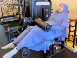 8 Potret Fairuz A Rafiq Pakai Hijab Syari Saat Nge-Gym, Banjir Pujian