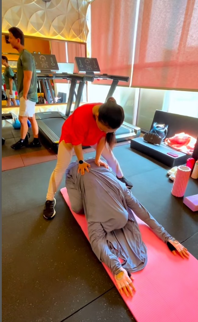 Gaya Fairuz A.rafiq mengenakan busana syari saat olahraga mendapatkan banjir pujian dari warganet di media sosial.