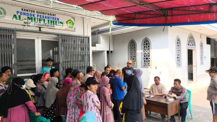 Gerakan pangan murah di Sunter Jaya, Tanjung Priok, Jakut, disambut antusias warga, Jumat (26/9/2025).
