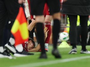 Bek Muda Liverpool Leoni Cedera ACL, Absen Setahun