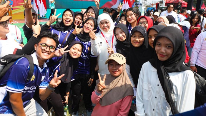 Gubernur Jawa Timur Khofifah Indar Parawansa Gubernur Jawa Timur Khofifah Indar Parawansa