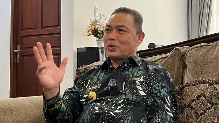 Gubernur Kalbar, Ria Norsan membenarkan ada penggeledahan KPK di tiga rumahnya. (Ocsya Ade CP/detikKalimantan)