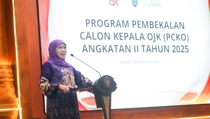 Gubernur Khofifah Indar Parawansa