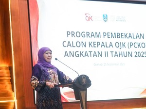 Begini Strategi Khofifah Cegah Jeratan Pinjol Ilegal di Tengah Warga