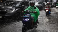 Selepas titik genangan, lalu-lintas terpantau lancar arah Mall Pondok Indah.