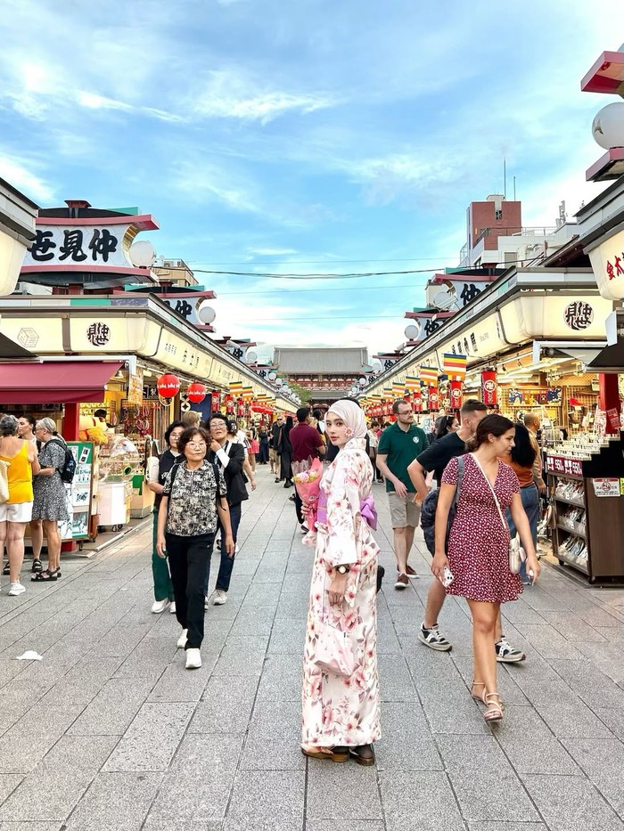 Inara Rusli di Jepang