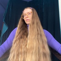 Wanita asal Inggris yang juga dikenal sebagai komedian, penulis, dan kartunis tersebut sempat mengungkap kegalauan untuk membuka OnlyFans. Namun karena desakan ekonomi, akhirnya ia melakukan hal itu.   Januari lalu, aku merasa sangat bingung dan takut. Aku tidak tahu bagaimana aku akan membayar tagihan atau apakah kami bisa pindah ke rumah baru,” Foto: Instagram Jessica Cave