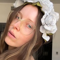 Jessie sendiri sebenarnya sudah sejak awal tahun menjual konten eksklusifnya di OnlyFans. Dilaporkan Jessie sering mengunggah foto-foto rambut panjangnya. Foto: Instagram Jessica Cave