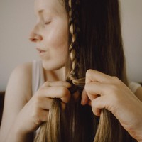 “Aku baru tahu kalau saya tidak mendapatkan undangan untuk konvensi Harry Potter baru-baru ini, karena sekarang saya bergabung dengan OnlyFans. Mereka menjelaskan bahwa itu karena acara keluarga dan OnlyFans berafiliasi dengan pornografi,” tulisnya Substack. Foto: Instagram Jessica Cave