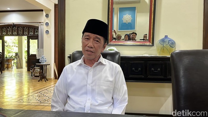 Presiden ke-7, Joko Widodo ditemui di kediaman, Sumber, Banjarsari, Jumat (26/9/2025).