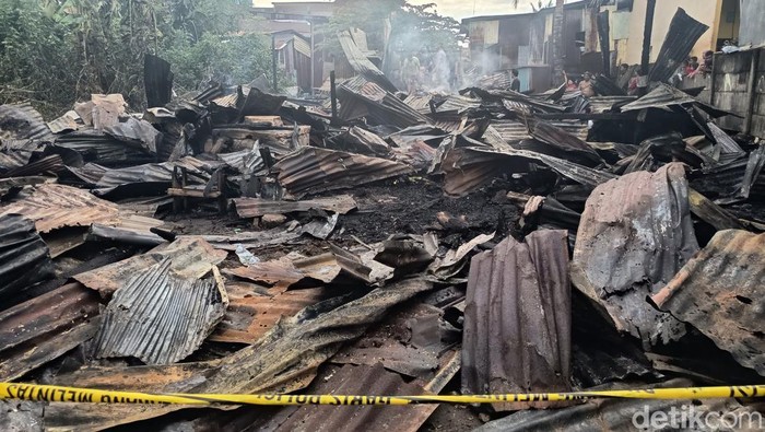 Kebakaran hebat melanda kawasan permukiman padat di Jalan Pelita, Kota Makassar, Sulawesi Selatan (Sulawesi Selatan).