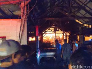 Pabrik Gula Merah di Tulungagung Terbakar