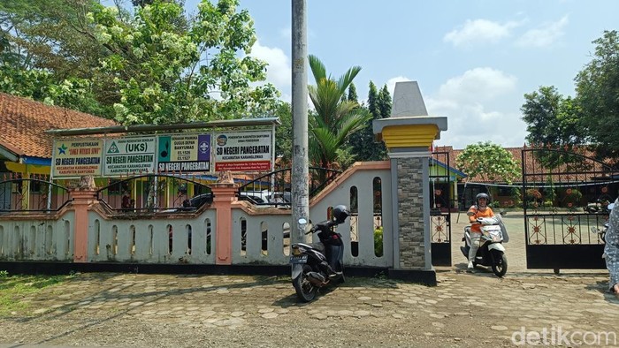Lokasi SDN Pangebatan, salah satu sekolah yang siswanya diduga keracunan MBG di Kecamatan Karanglewas, Kabupaten Banyumas, Jumat (26/9/2025).