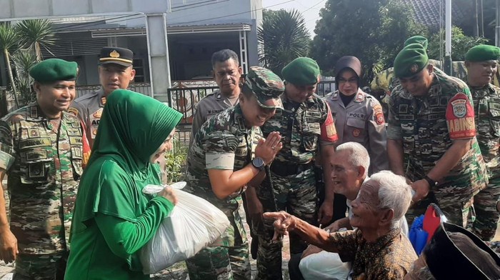 Kodim 0606 Kota Bogor Bagikan 1.000 Paket Sembako. (Dok. ist)