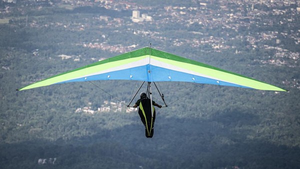 Langit Telomoyo Jadi Arena Adu Terbang, 34 Atlet Gantole Unjuk Gigi