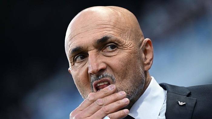 REGGIO NELLEMILIA, ITALY - JUNE 09: Luciano Spalletti of Italy coach in the bench  during the FIFA 2026 Qualifier between Italy and Moldova at Mapei Stadium - Citta del Tricolore on June 09, 2025 in Reggio nellEmilia, Italy. (Photo by Image Photo Agency/Getty Images)