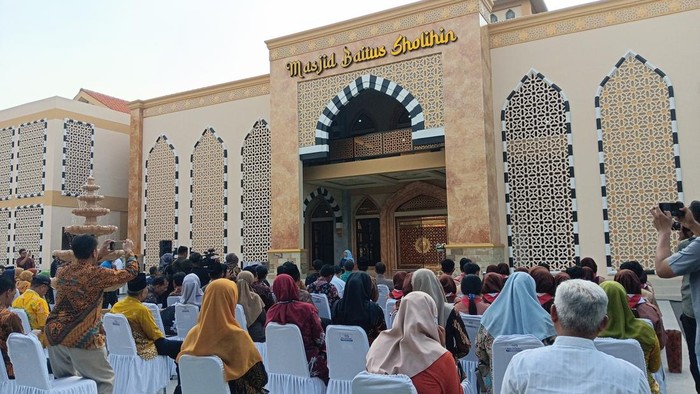 Masjid Baitus Sholihin SMAN 3 Taruna Angkasa Kota Madiun