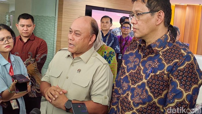 Menteri Keuangan Purbaya Yudhi Sadewa bertemu Kepala Badan Gizi Nasional (BGN) Dadan Hindayana.
