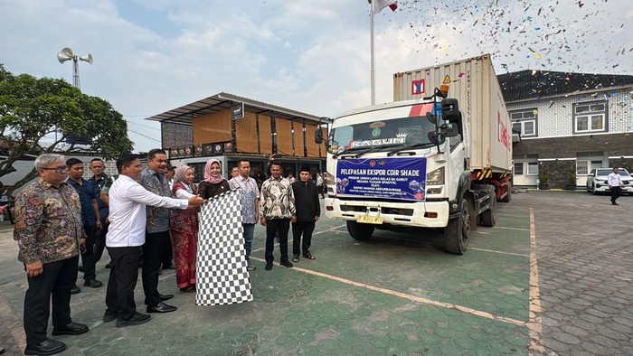 Menteri Koperasi dan UMKM RI, Maman Abdurrahman, mengapresiasi Lapas Kelas IIA yang melepas ekspor produk Coir Shade ke Spanyol. (Dok istimewa).