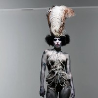 Dalam wawancaranya dengan Pamela Anderson untuk edisi ini, Miley mengungkapkan bagaimana ia melihat perkembangan gaya pribadinya. Foto: dok. CR Fashion Book