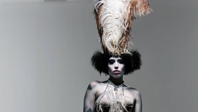 Foto Penampilan Dramatis Miley Cyrus di Pemotretan Terbaru Hingga Tak Dikenali
