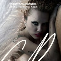 FDalam salah satu penampilan paling mengejutkan, Miley tampil topless hanya dengan rok emas puffy, membiarkan rambut panjang bergelombang menutupi bagian tubuhnya. Tato di tubuhnya pun terekspos, berpadu dengan riasan mata smokey yang diperkuat maskara tebal hingga tampak mengalir di pipinya untuk menciptakan efek teatrikal. oto: dok. CR Fashion Book