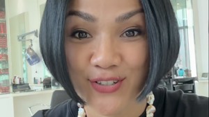 Nirina Zubir potong rambut sekaligus donasi, gaya bisa sejalan sama kebaikan. Foto: Instagram @nirinazubir_