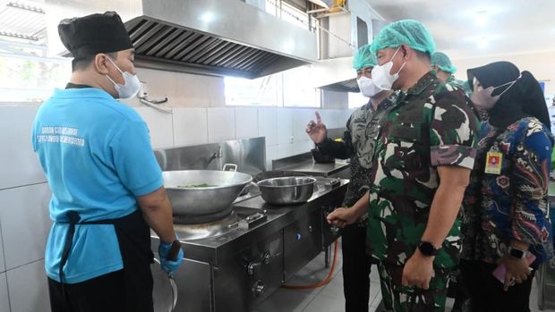 Panglima TNI Jenderal Agus Subiyanto saat meresmikan SPPG TNI yang berpusat di Lanud Adi Soemarmo, Kecamatan Ngemplak, Boyolali.