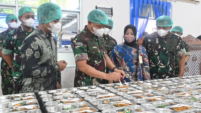 Panglima TNI Jenderal Agus Subiyanto saat meresmikan SPPG TNI yang berpusat di Lanud Adi Soemarmo, Kecamatan Ngemplak, Boyolali.