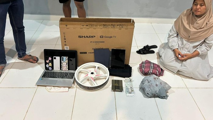 Pelaku penipuan dengan barang bukti