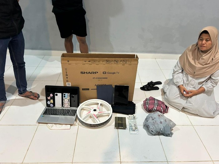 Pelaku penipuan dengan barang bukti