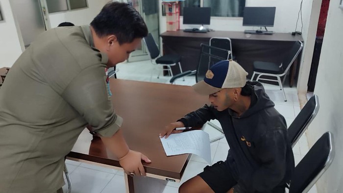Pelaku pungli di Lampu Merah Macan Lindungan Palembang ditangkap Satpol-PP
