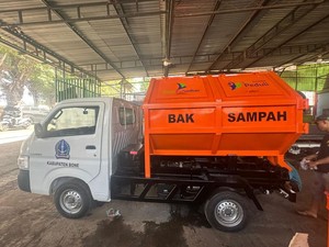Pemkab Bone Terima 2 Mobil Sampah dari CSR Bank Sulselbar Senilai Rp 1,1 M