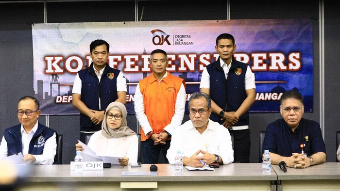 Otoritas Jasa Keuangan (OJK) berhasil menangkap eks Direktur Utama PT Investree Radika Jaya (Investree), Adrian Gunadi, yang masuk dalam daftar pencarian orang (DPO) sejak awal tahun 2025. Diketahui, OJK juga telah mengajukan permohonan red notice kepada Interpol terhadap Adrian Gunadi.