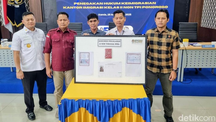 Pers rilis WNA Malaysia di Ponorogo dideportasi imigrasi.