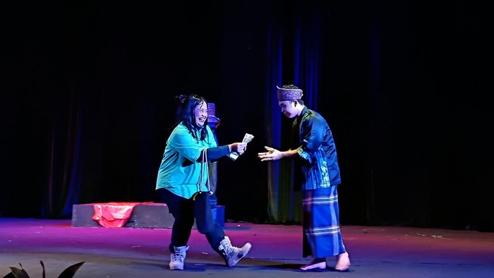 Pertunjukan komunitas teater di Festival Teater Sumatera III di Palembang, Sumsel.