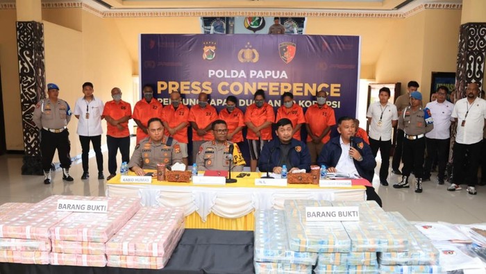 Polda Papua menetapkan 9 orang tersangka kasus dugaan korupsi dana desa dengan kerugian negara Rp 168 miliar.