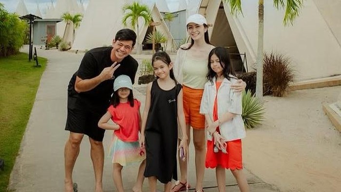 Potret Keseruan Tyara Renata dan Surya Insomnia Liburan