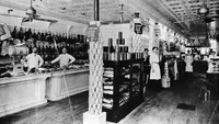 Bernard H. Kroger mendirikan supermarket di Cincinnati pada tahun 1910. Sebelumnya sosok Kroger dikenal sebagai pengusaha Great Western Tea Company pada tahun 1883, yang kemudian berkembang dengan usaha roti hingga daging. Foto: Getty Images via Business Insider