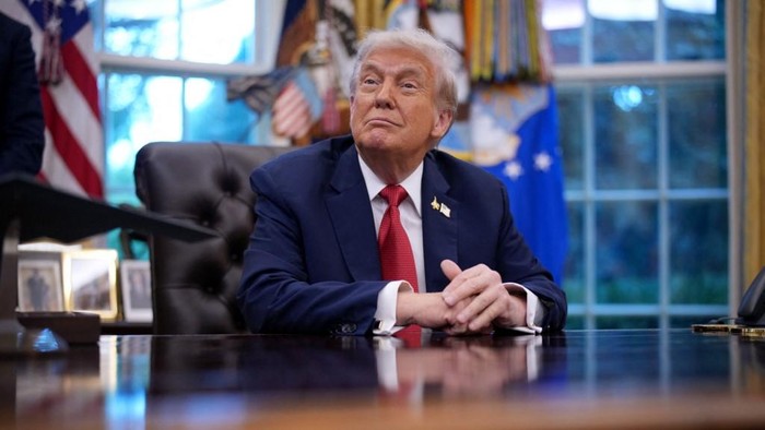 WASHINGTON, DC - SEPTEMBER 25: U.S. President Donald Trump looks on before signing executive ordres in the Oval Office of the White House on September 25, 2025 in Washington, DC. Trump is expected to sign executive orders, including approving a partial sale of TikToks U.S. operations, following a 2024 law requiring parent company ByteDance to divest or face a ban.   Andrew Harnik/Getty Images/AFP (Photo by Andrew Harnik / GETTY IMAGES NORTH AMERICA / Getty Images via AFP)