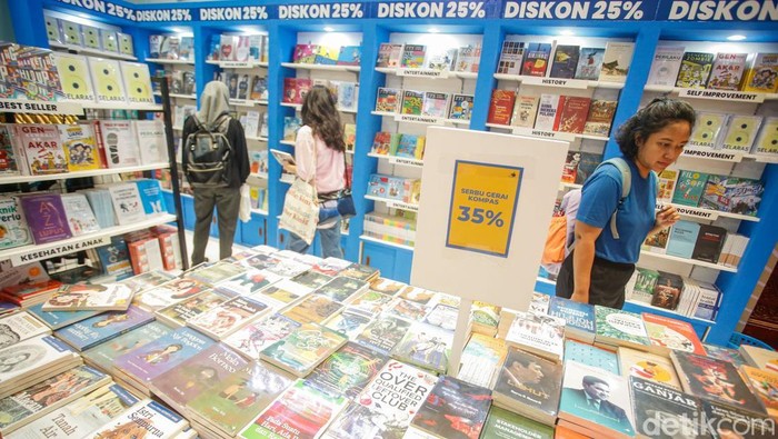 Indonesia International Book Fair (IIBF) ke-45 resmi dibuka di Assembly Hall, Jakarta Convention Center, Senayan, Jakarta Pusat, Jumat (26/9/2025).