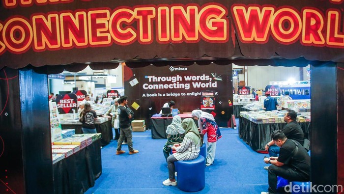 Indonesia International Book Fair (IIBF) ke-45 resmi dibuka di Assembly Hall, Jakarta Convention Center, Senayan, Jakarta Pusat, Jumat (26/9/2025).