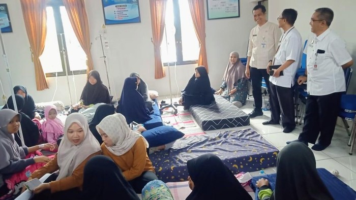 Seratusan pelajar di Kebumen diduga keracunan usai menyantap soto-perkedel tahu dari MBG, Kamis (25/9/2025).