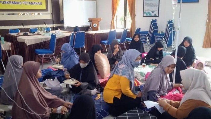 Seratusan pelajar di Kebumen diduga keracunan usai menyantap soto-perkedel tahu dari MBG, Kamis (25/9/2025).