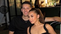 Hubungan aktris sekaligus influencer, Jennifer Coppen dan Justin Hubner semakin dekat. Bahkan saat ini Jennifer menetap sementara di Belanda, bersama dengan Justin, Kamari, dan keluarganya. Foto: instagram @jennifercoppenreal20
