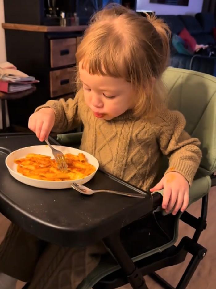 So Sweet! Jennifer Coppen Masak Ayam Panggang Untuk Justin Hubner