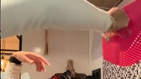 Jennifer Coppen lanjut memasak hidangan pelengkap berupa pasta. Ia menggunakan pasta jenis penne yang direbus terlebih dahulu lalu dimasak dengan saus pilihan. Foto: TikTok @jennifer.coppen