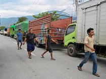 Solar Subsidi Langka, Antrean Truk Mengular di SPBU Palu