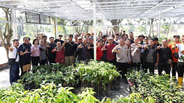 Tabung Harmoni Hijau Polda Riau jadi tempat pembibitan dan pengembangan wirausaha. Pada Jumat (26/9/2025) pagi tadi, Dirbinmas Polda Riau Kombes Eko Budhi Purwono mengajak sejumlah wartawan Riau berkunjung ke Tabung Harmoni Hijau.